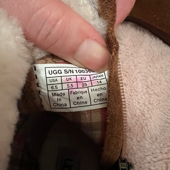 Ugg boots toddler size 6.5 - Picture 6 of 9